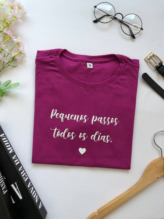 T-shirt pequenos passos